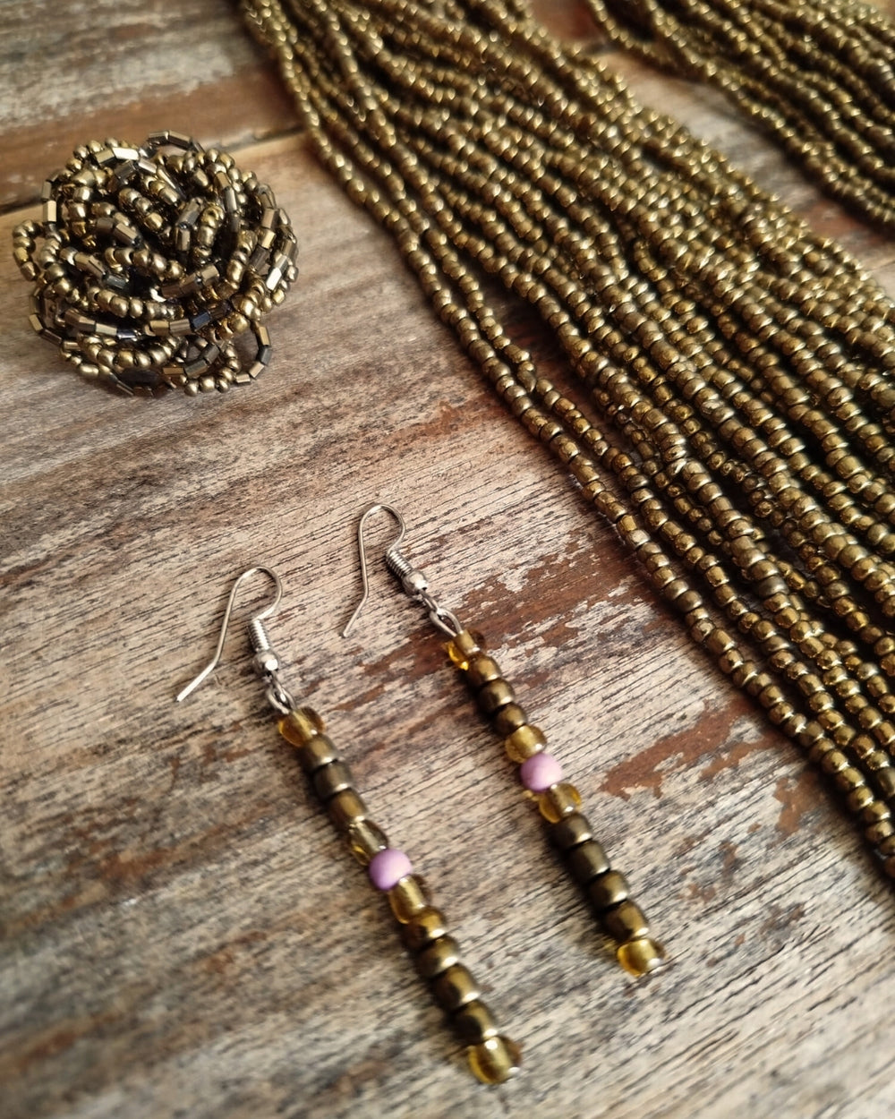 anello con perle d fume e perlne d vetro