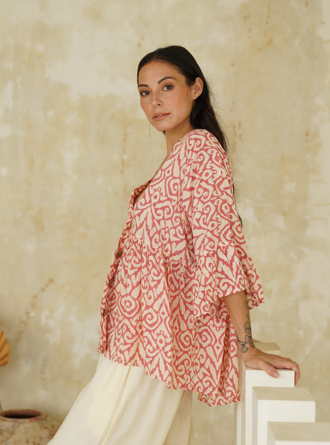 Blusa camicia viscosa bottoni volant Tina-corallo-Bijondo