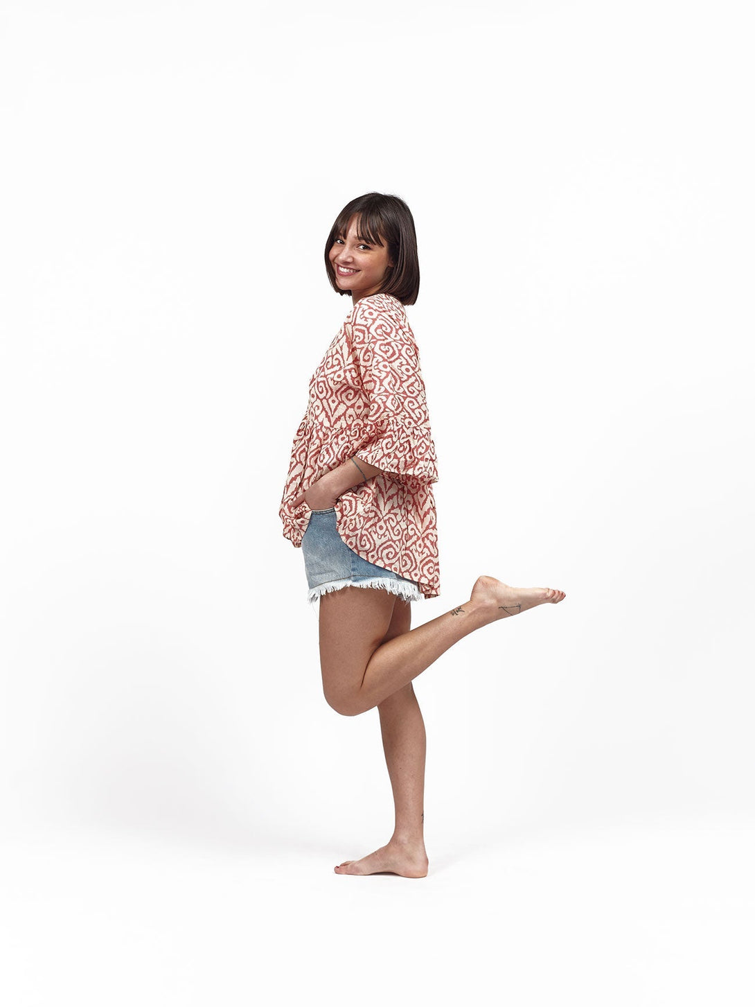 Blusa camicia viscosa bottoni volant Tina - nero - Bijondo