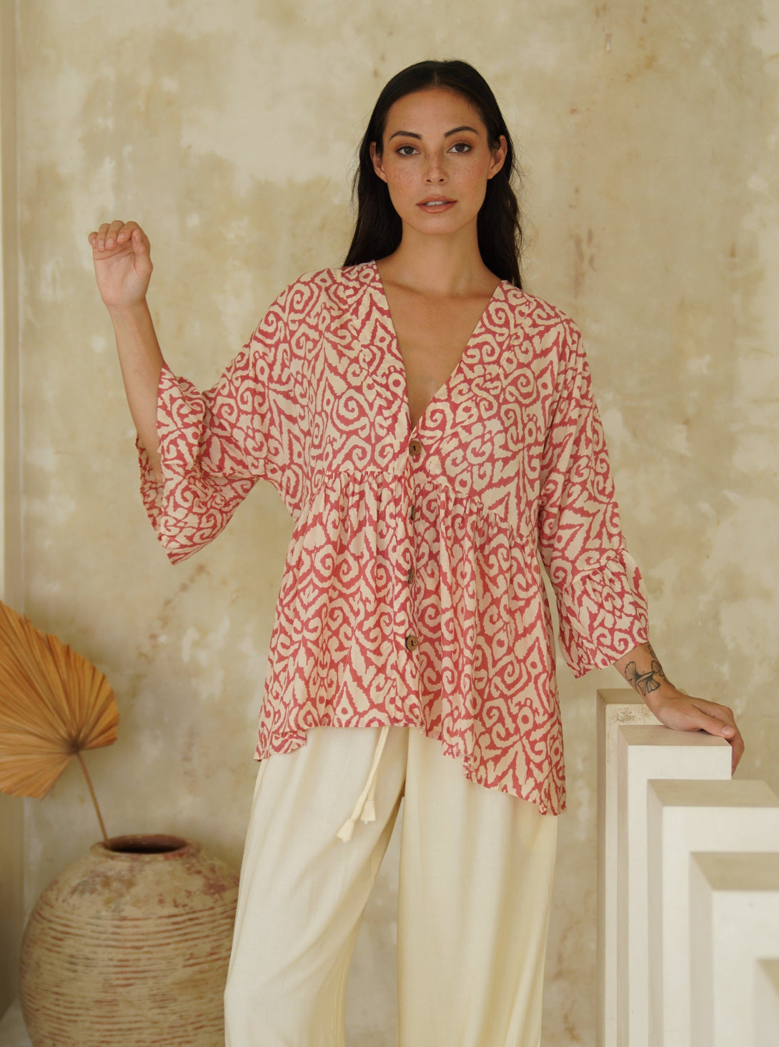 Blusa camicia viscosa bottoni volant Tina-corallo-Bijondo