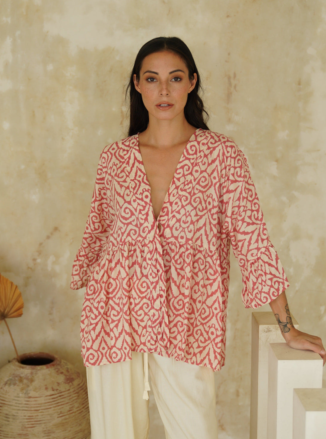 Blusa camicia viscosa bottoni volant Tina-corallo-Bijondo