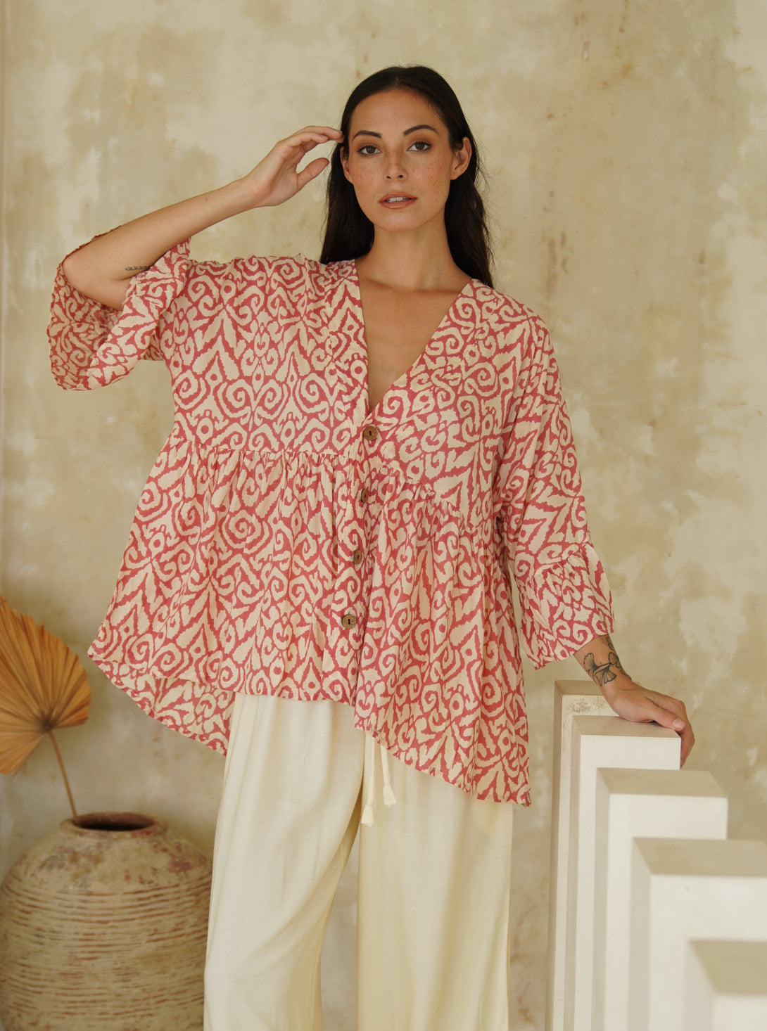 Blusa camicia viscosa bottoni volant Tina-corallo-Bijondo