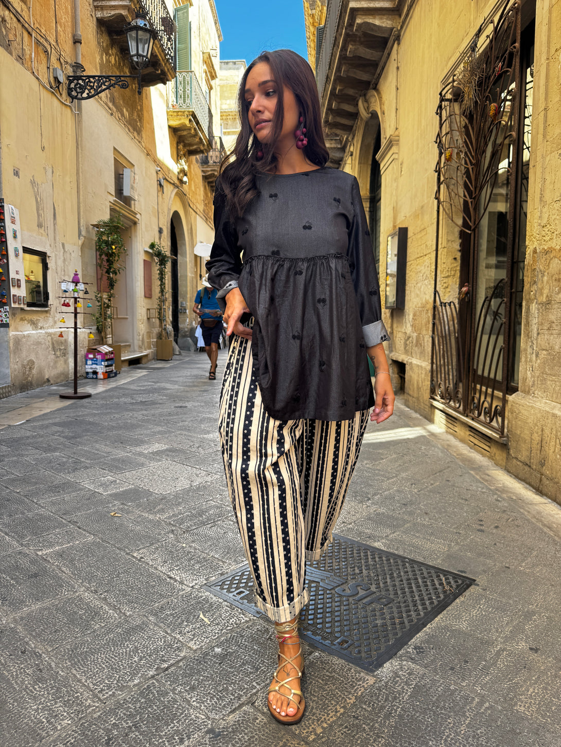 Blusa con ciliegie ricamate Cherry-maglia-Bijondo-Bijondo