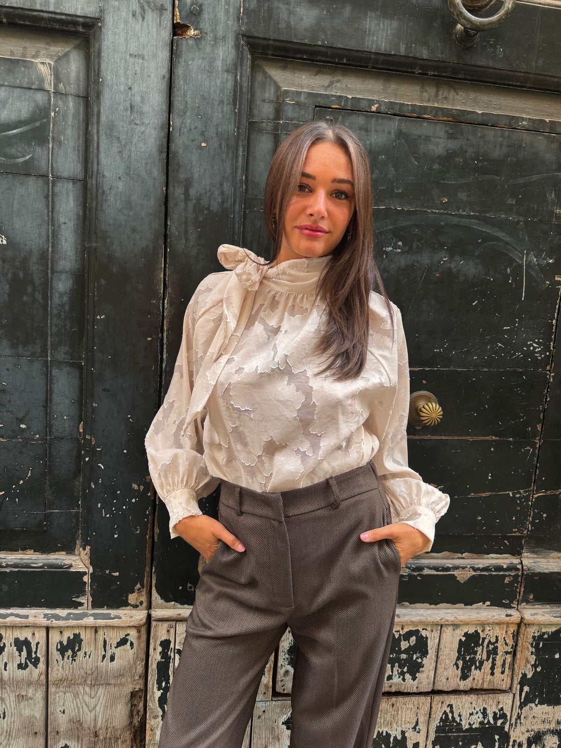Blusa elegante con fiocco in devorè Anais-camicia-Bijondo-Bijondo