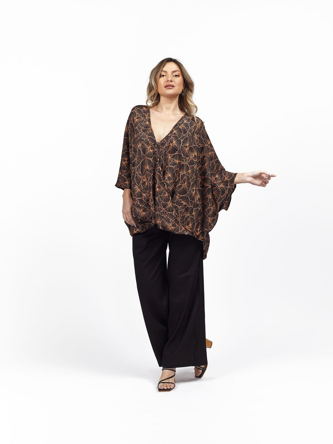 Blusa over seta manica pipistrello Celine - nero - Bijondo