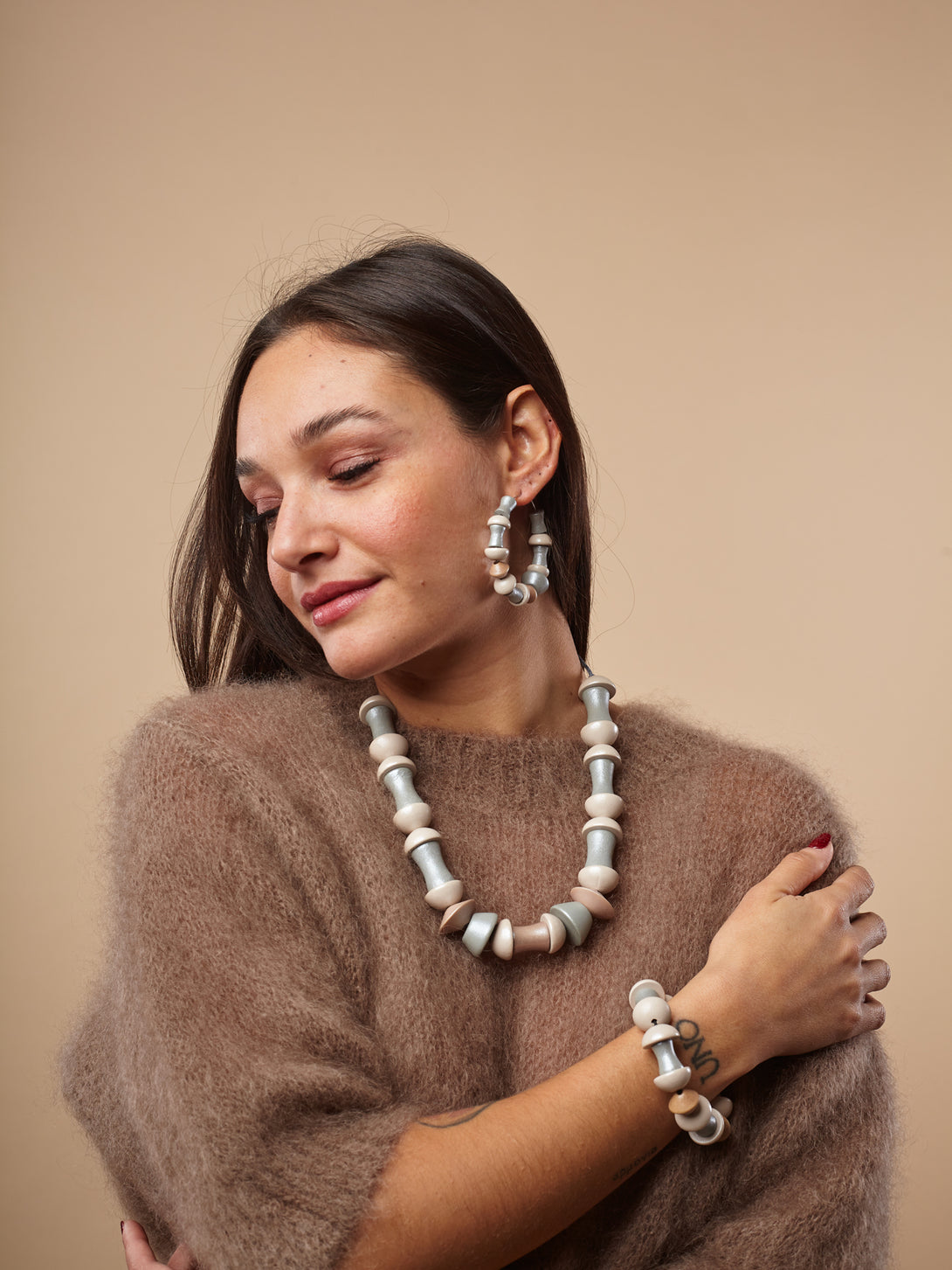 Orecchini a cerchio Arlo legno-orecchini-Bijondo-Pearl-Bijondo