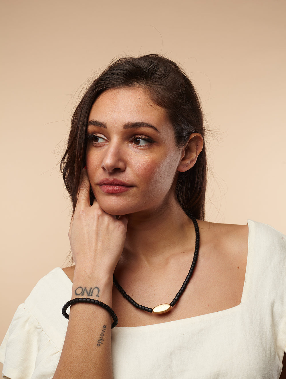 Avalaya Statement - Collana con cordoncino in cotone nero e perline di legno, regolabile, colore: foglia di tè, Misura unica, Legno Cordoncini legno