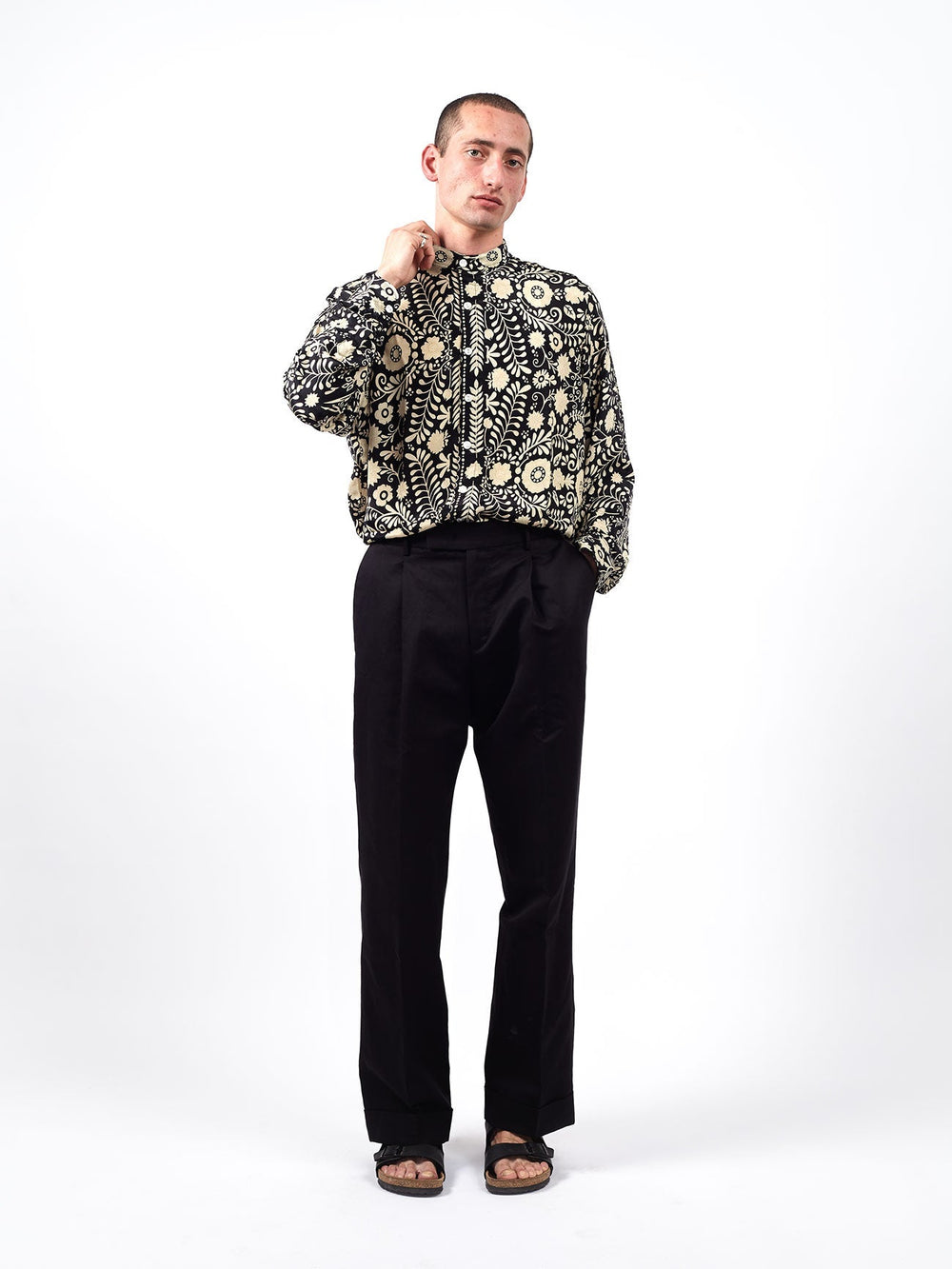 INGRAM - Camicia in lino beige con colletto coreana su INGRAM - Camicia in lino beige con colletto coreana su