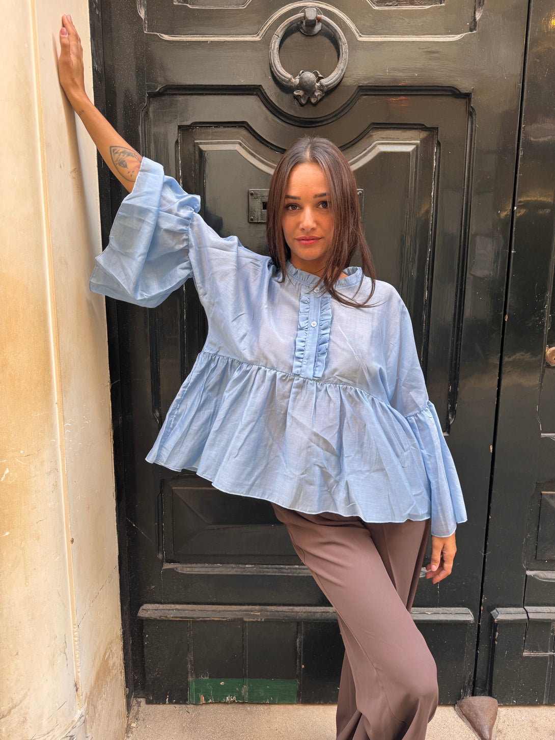 Camicia con volant e ruches Nancy-blusa-Bijondo-Celeste-taglia unica-Bijondo