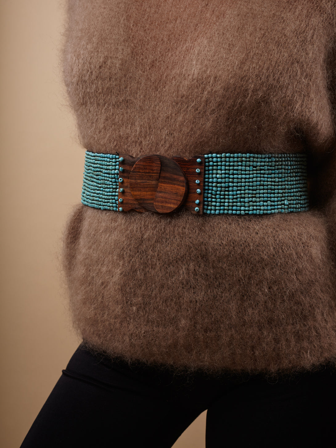 Cintura elastica realizzata a mano da Bali con perline di vetro e legno Emma-cintura-Bijondo-Bijondo