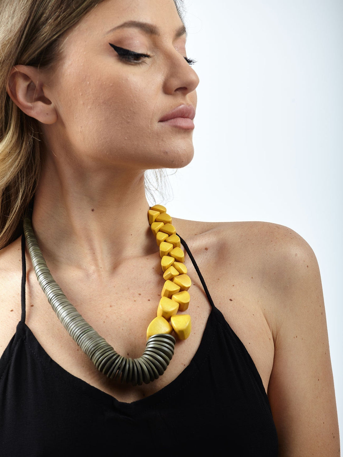 Collana Argentina legno regolabile-ocra-Bijondo