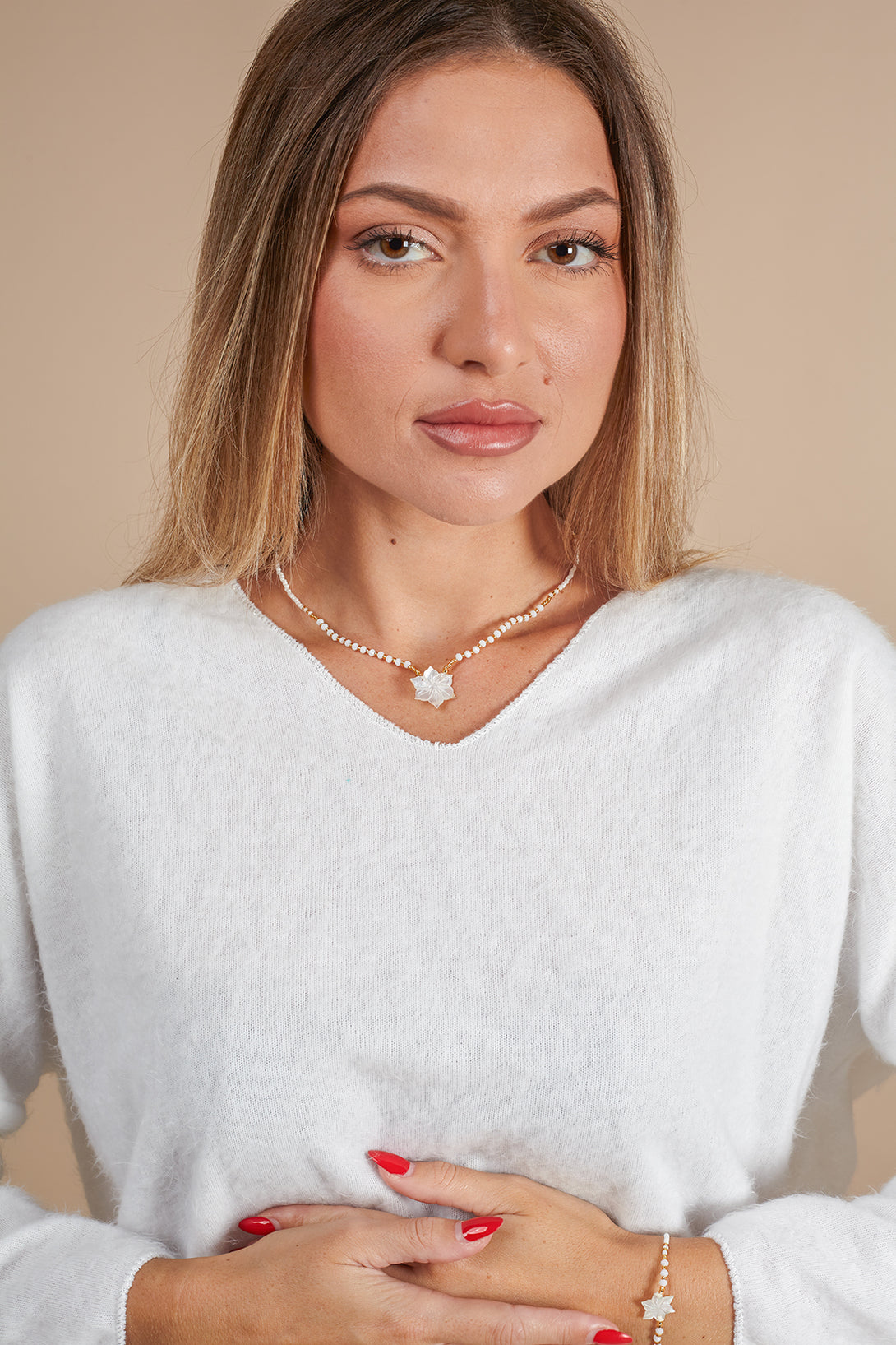 Collana Fiore madreperla e perline di vetro-collana-Bijondo-Bijondo