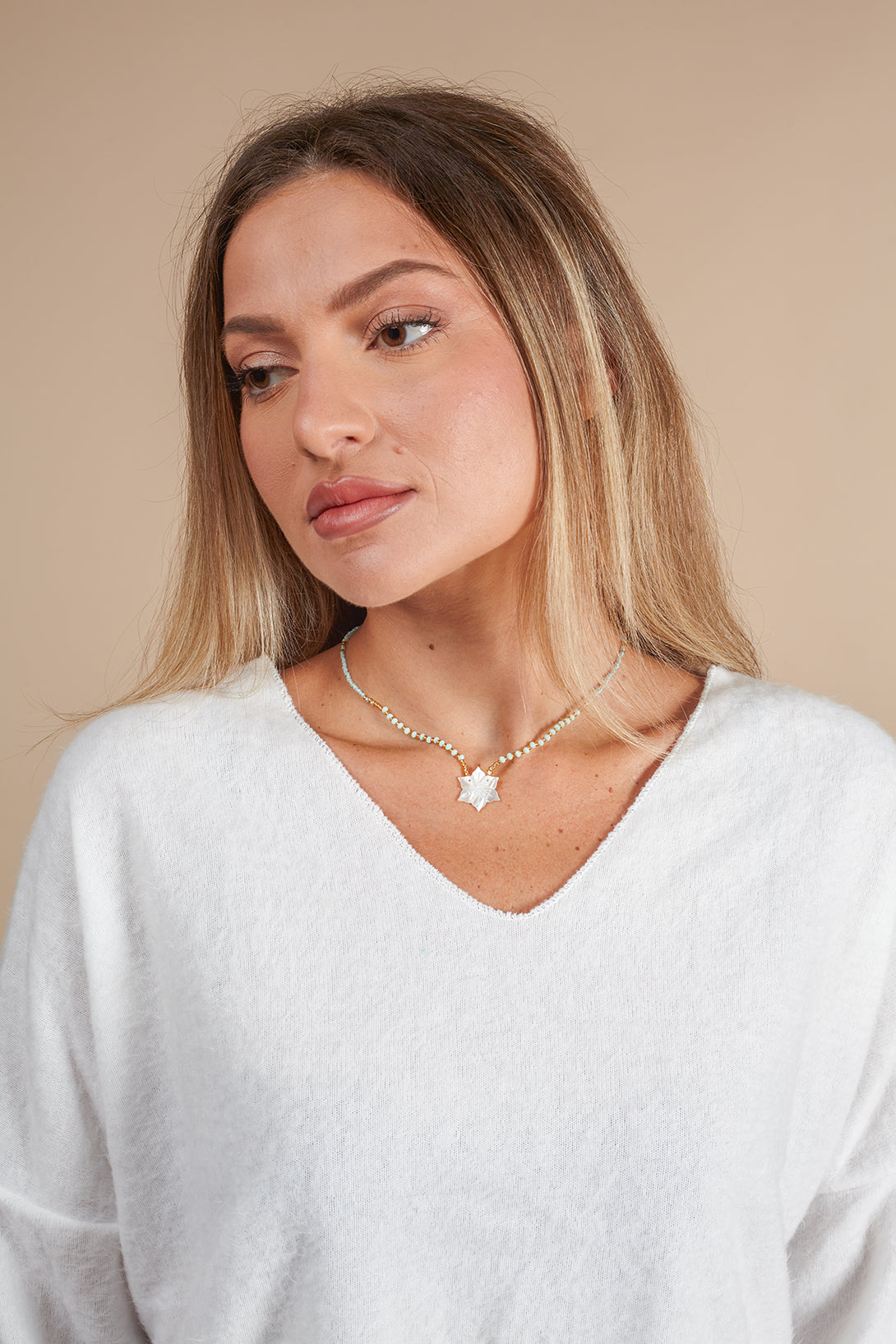 Collana Fiore madreperla e perline di vetro-collana-Bijondo-Bijondo