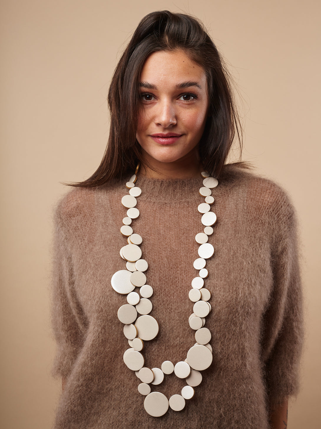 Collana Maiana legno lunga metallic lines-collana-Bijondo-Bianco oro-Bijondo