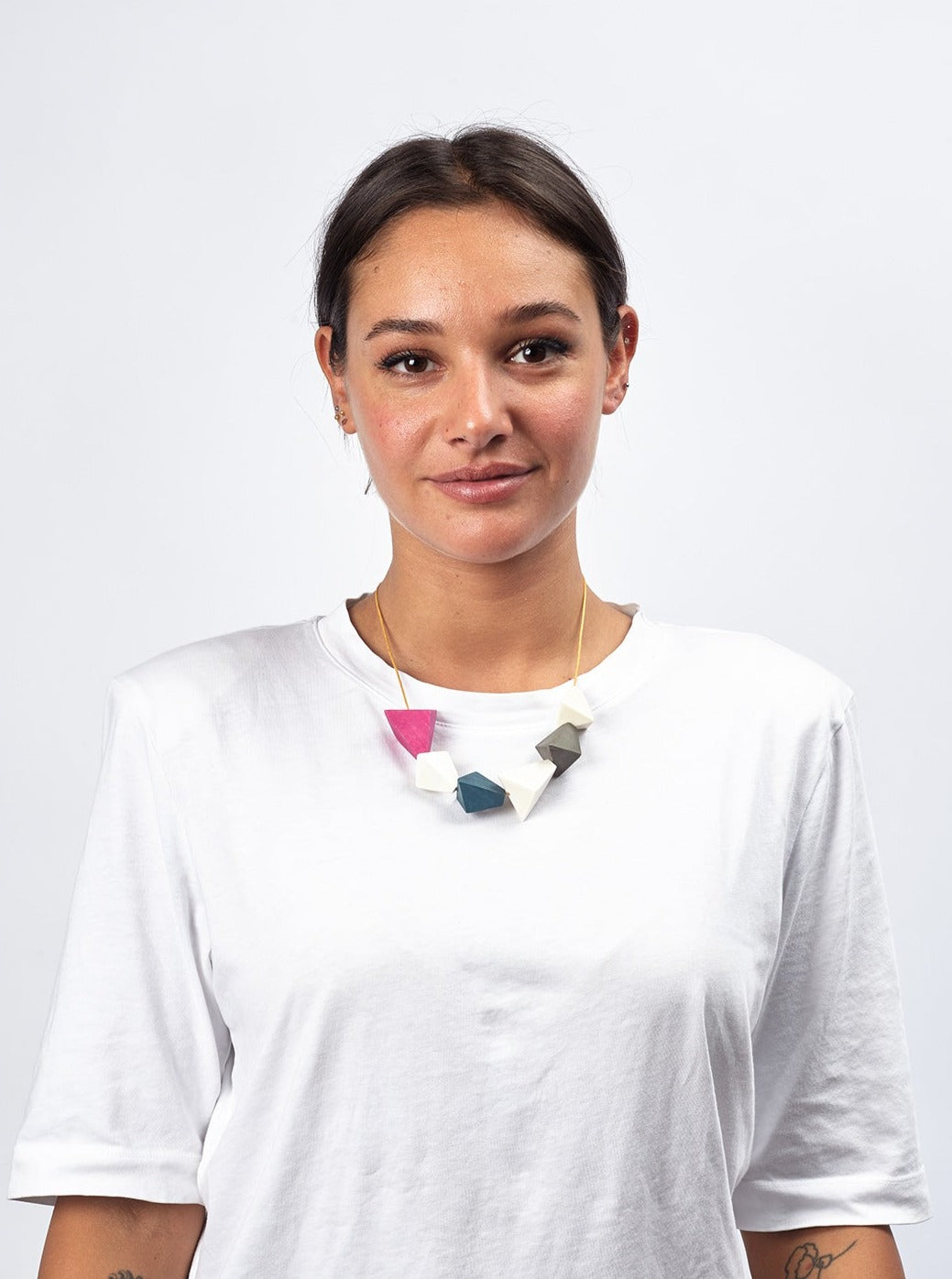Collana corta, legno Triangles-bianco-Bijondo