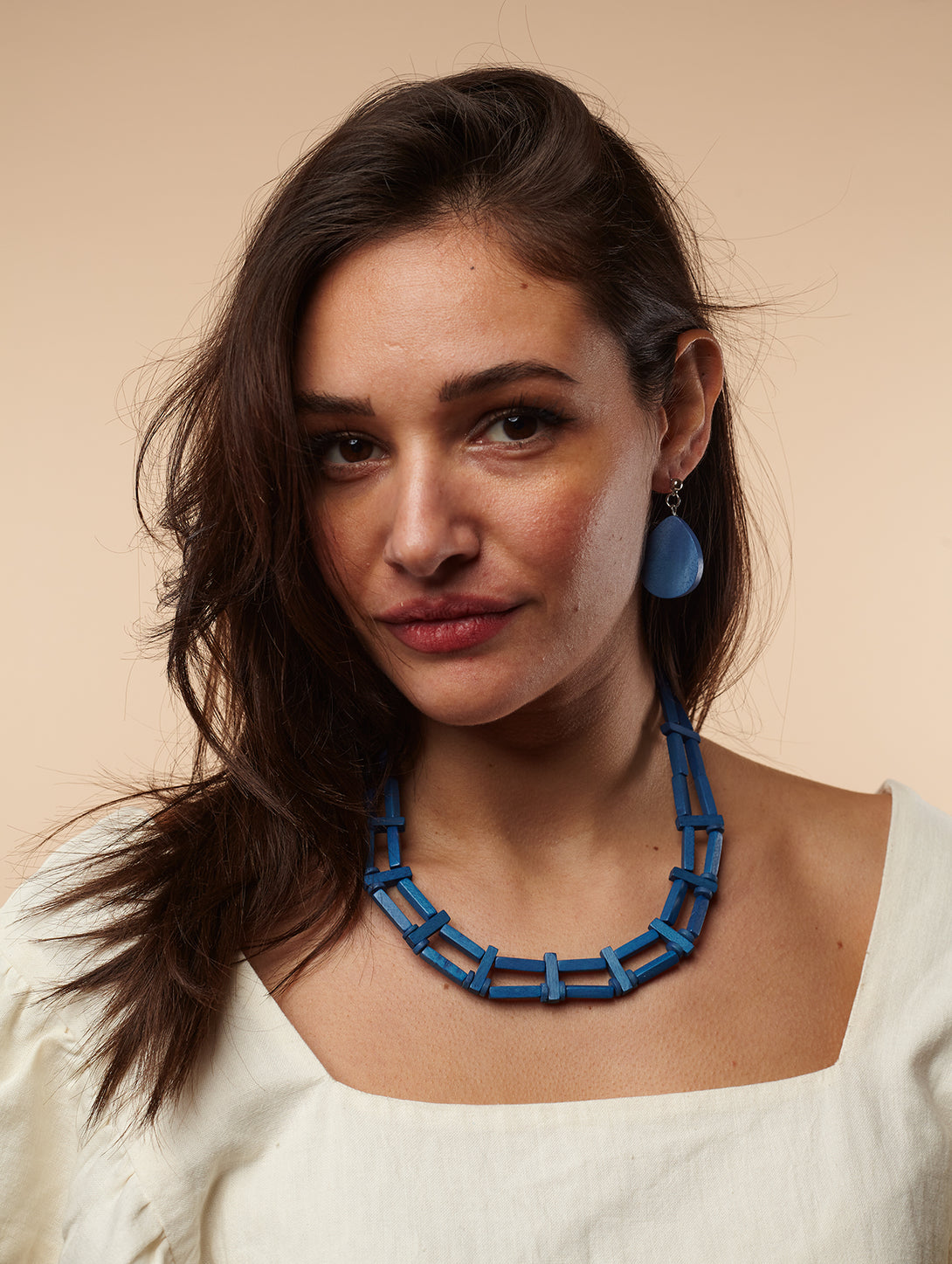 Collana corta, legno, leggera, regolabile Lea-Collana-Bijondo-Blu-Bijondo