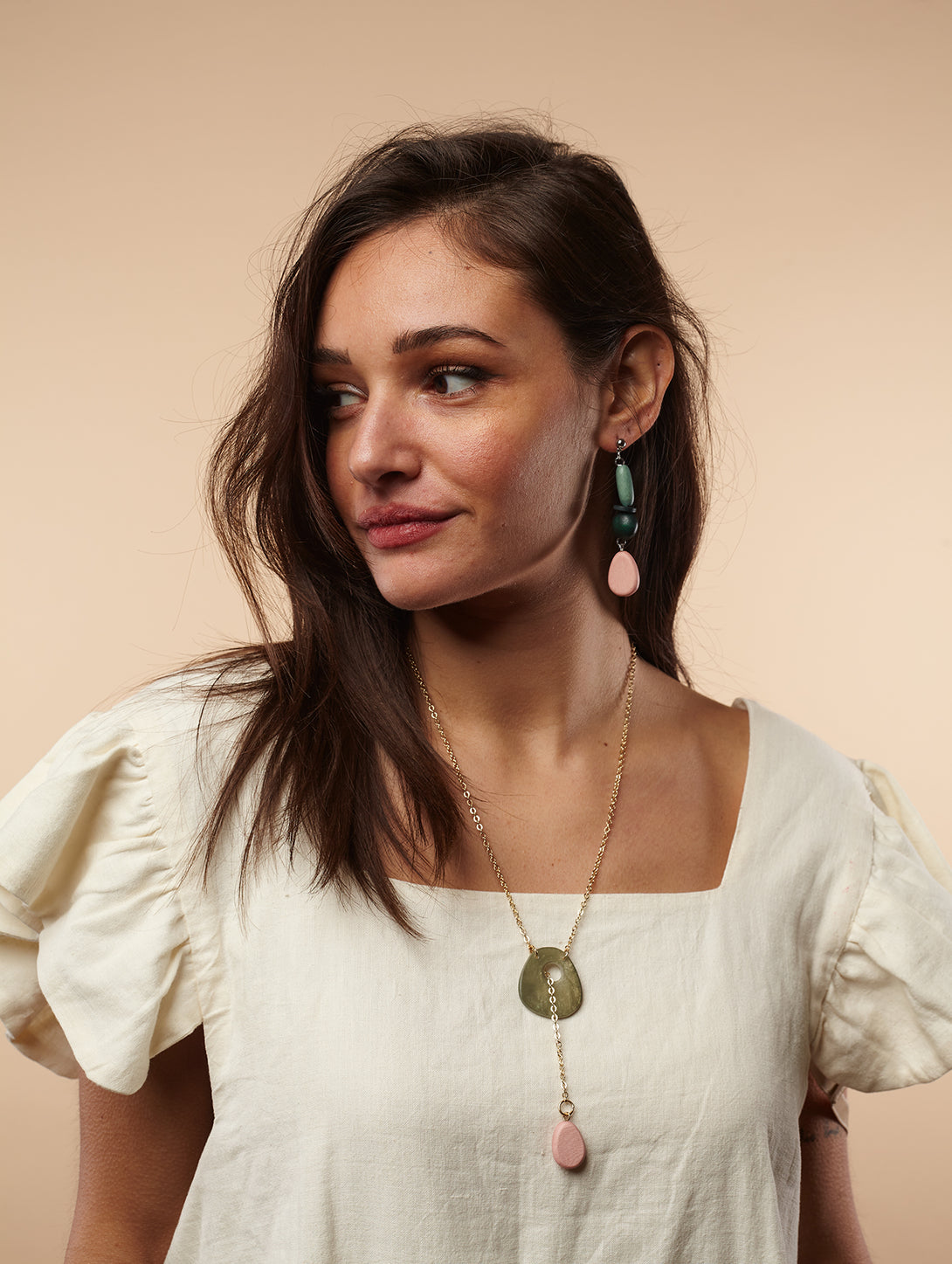 Collana legno, madreperla e resina, leggera Oaklyn-collana-Bijondo-Botanical Oasis-Bijondo