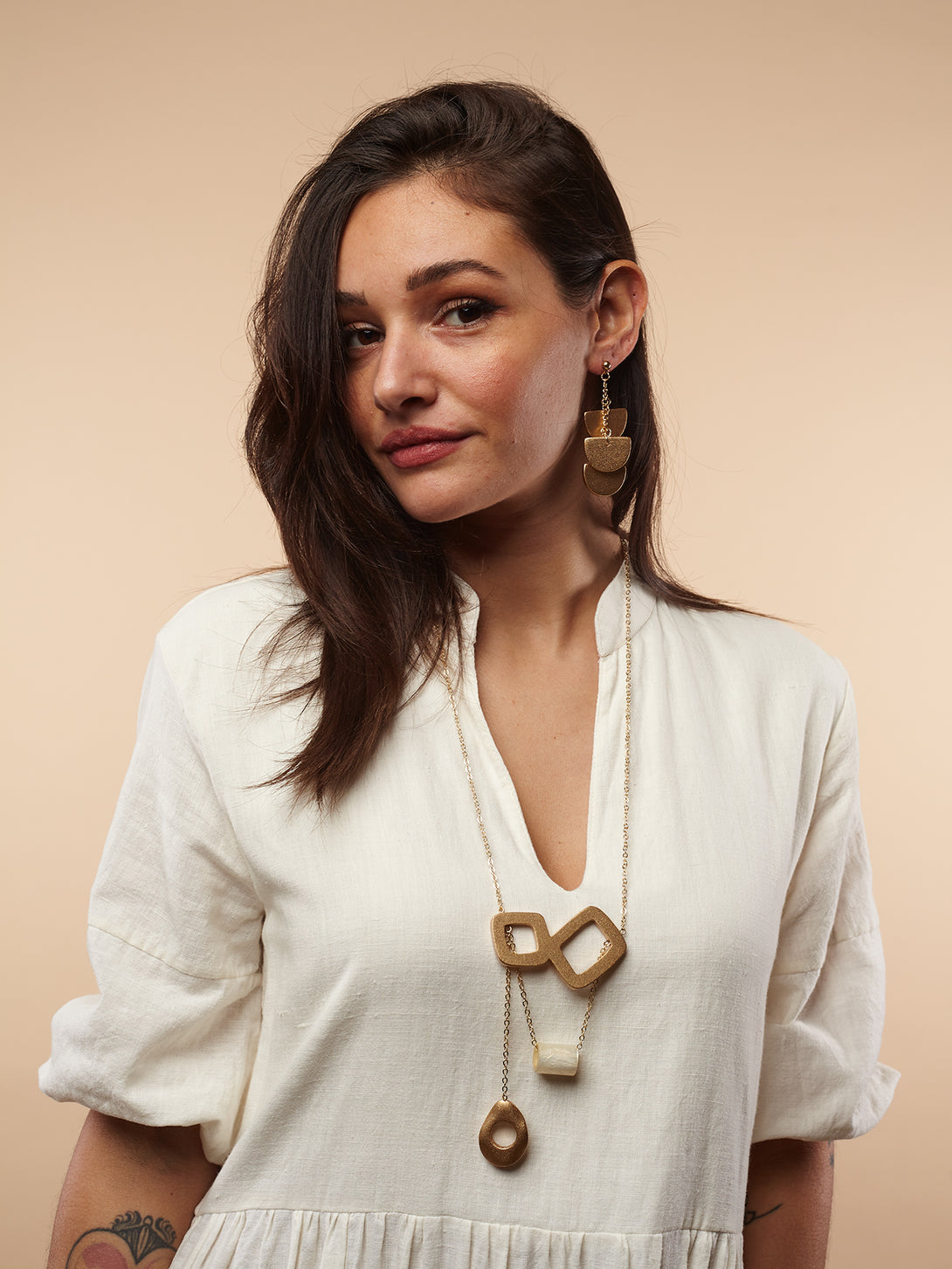 Collana lunga con legno, resina e madreperla Cinzia metallic-collana-Bijondo-Oro-Bijondo