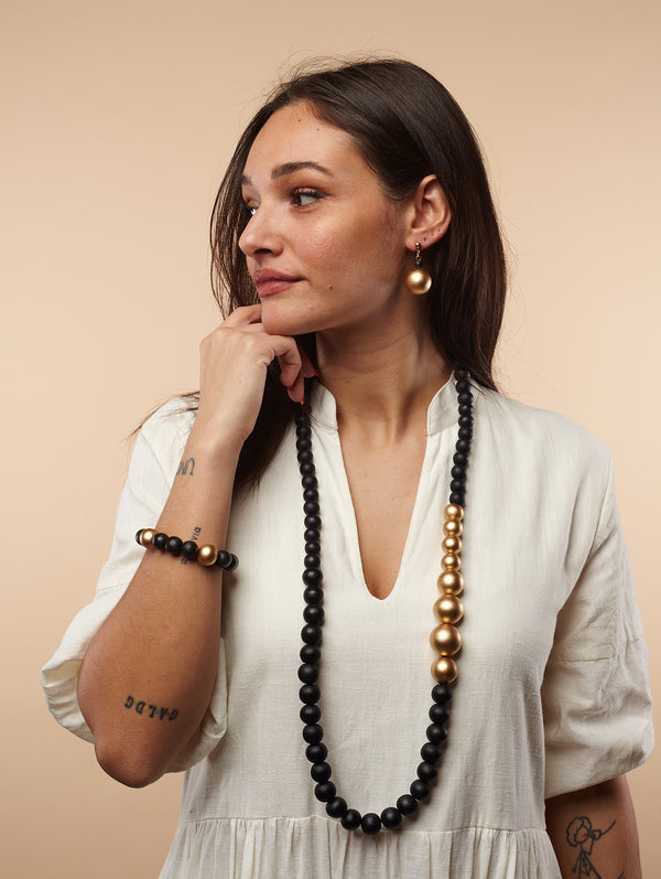 Collana lunga legno Lou metallic, leggera, minimal design, costume jewelry-Collana-EW-Nero-Bijondo