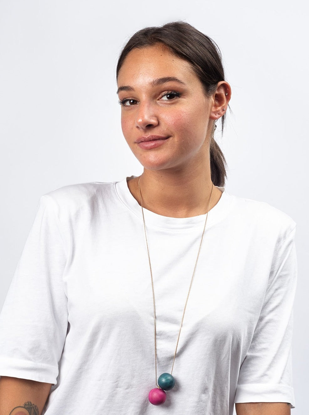 Collana pendente lunga minimal legno Bente-fuchsia-Bijondo