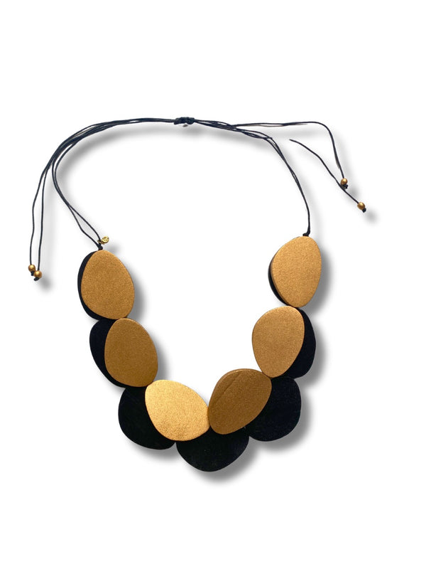 Myra metallic wood necklace