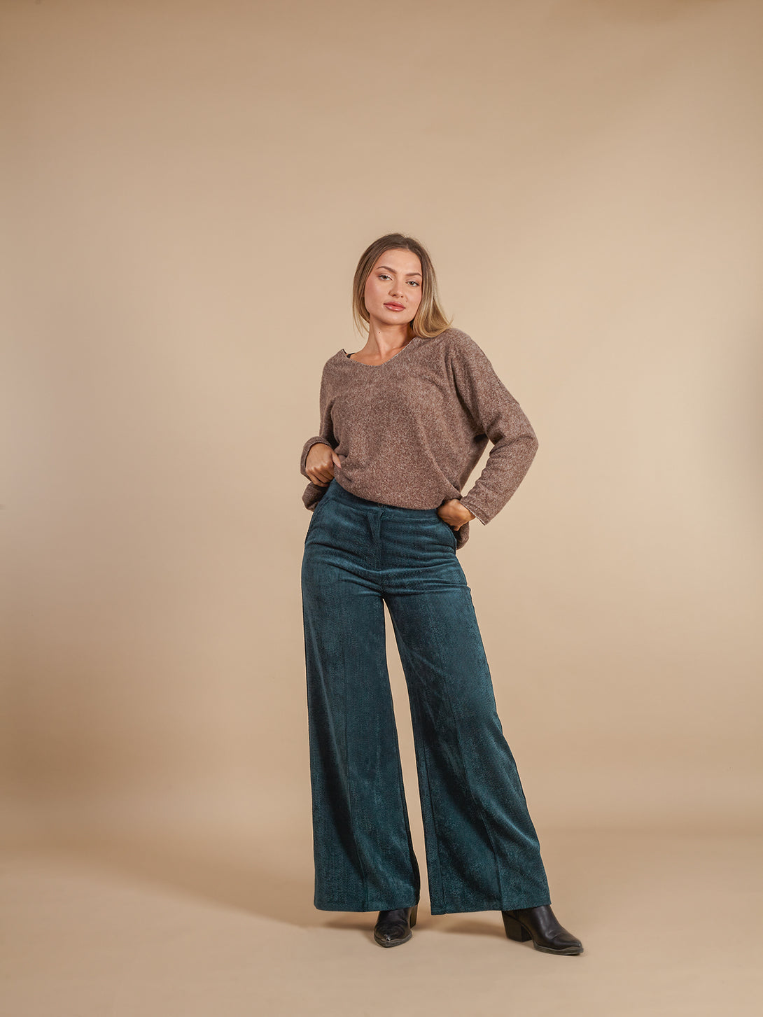 Maglione super soffice con Angora Allegra-Maglione-Bijondo-Taupe-taglia unica-Bijondo