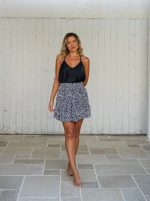 Minigonna a balza vita elasticizzata Mira - nero fiori - Bijondo