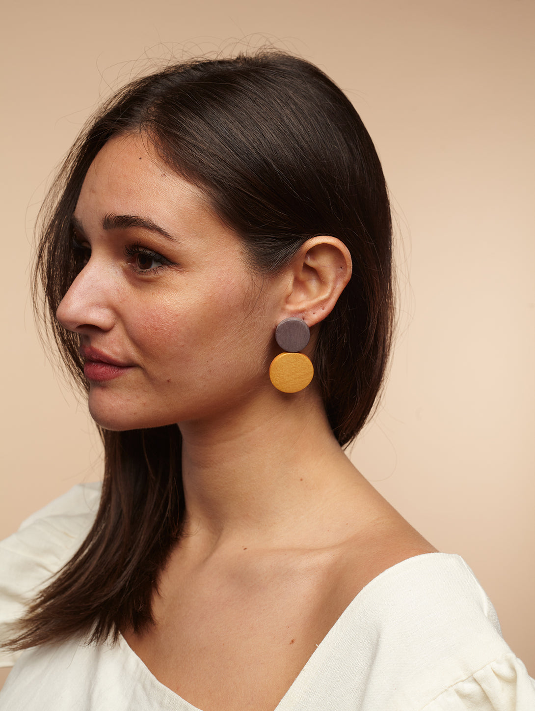 Orecchini Maiana legno, design minimal, costume jewelry-Orecchini-Bijondo-Bijondo