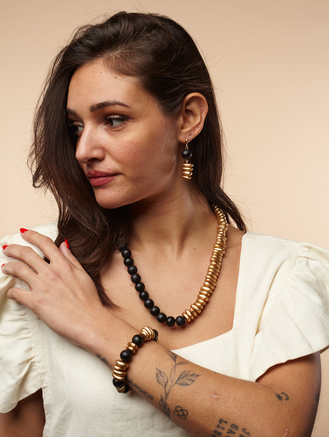 Collana leggera, legno Tate metallic, statement jewelry-collana-EW-Nero-Bijondo