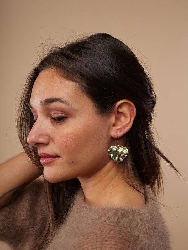 Orecchini madreperla a forma di cuore Pawa-orecchini-Bijondo-Cangiante-Bijondo