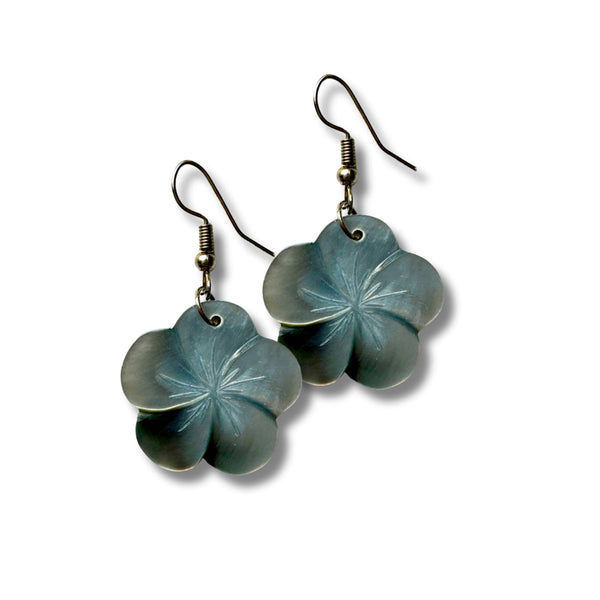 Orecchini madreperla fiore Frangipani-orecchini-Bijondo-grigio-Bijondo