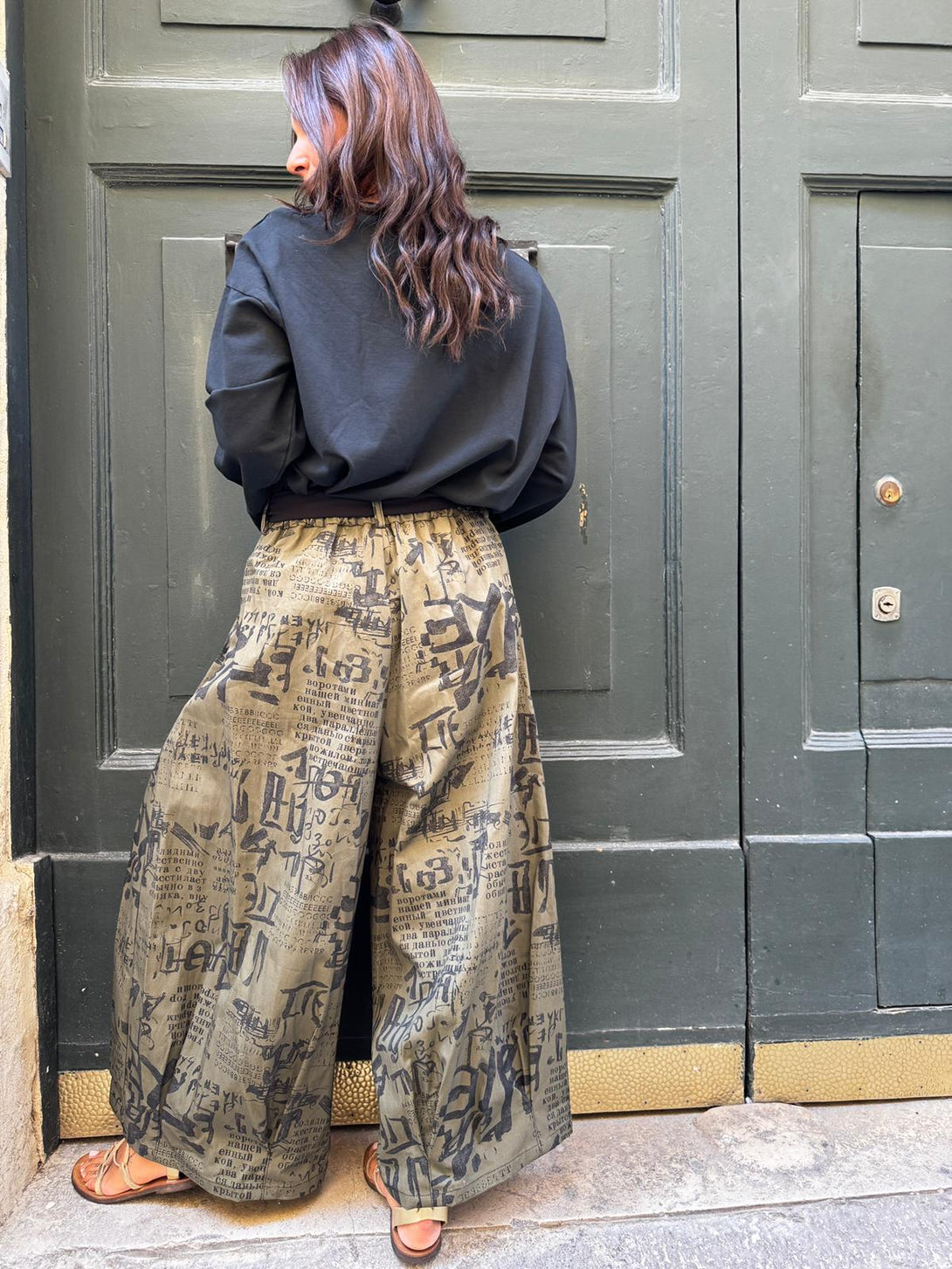 Pantaloni ampi con stampa e cintura Betty-Pantaloni-Bijondo-Bijondo