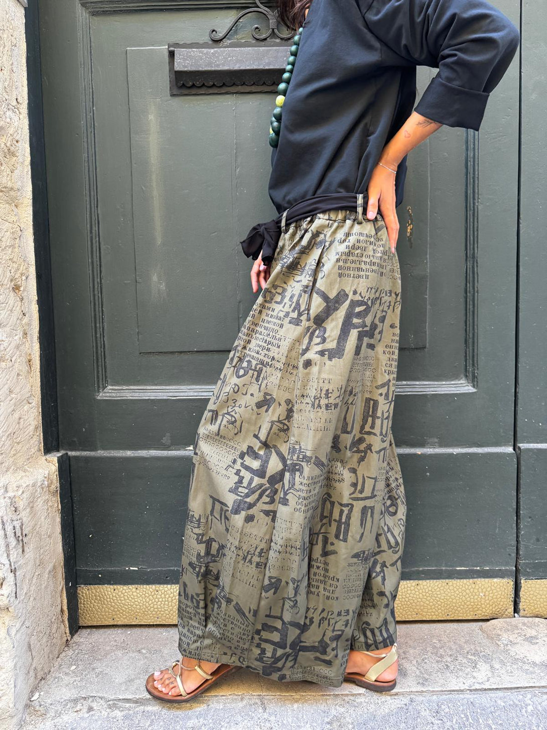 Pantaloni ampi con stampa e cintura Betty-Pantaloni-Bijondo-Bijondo