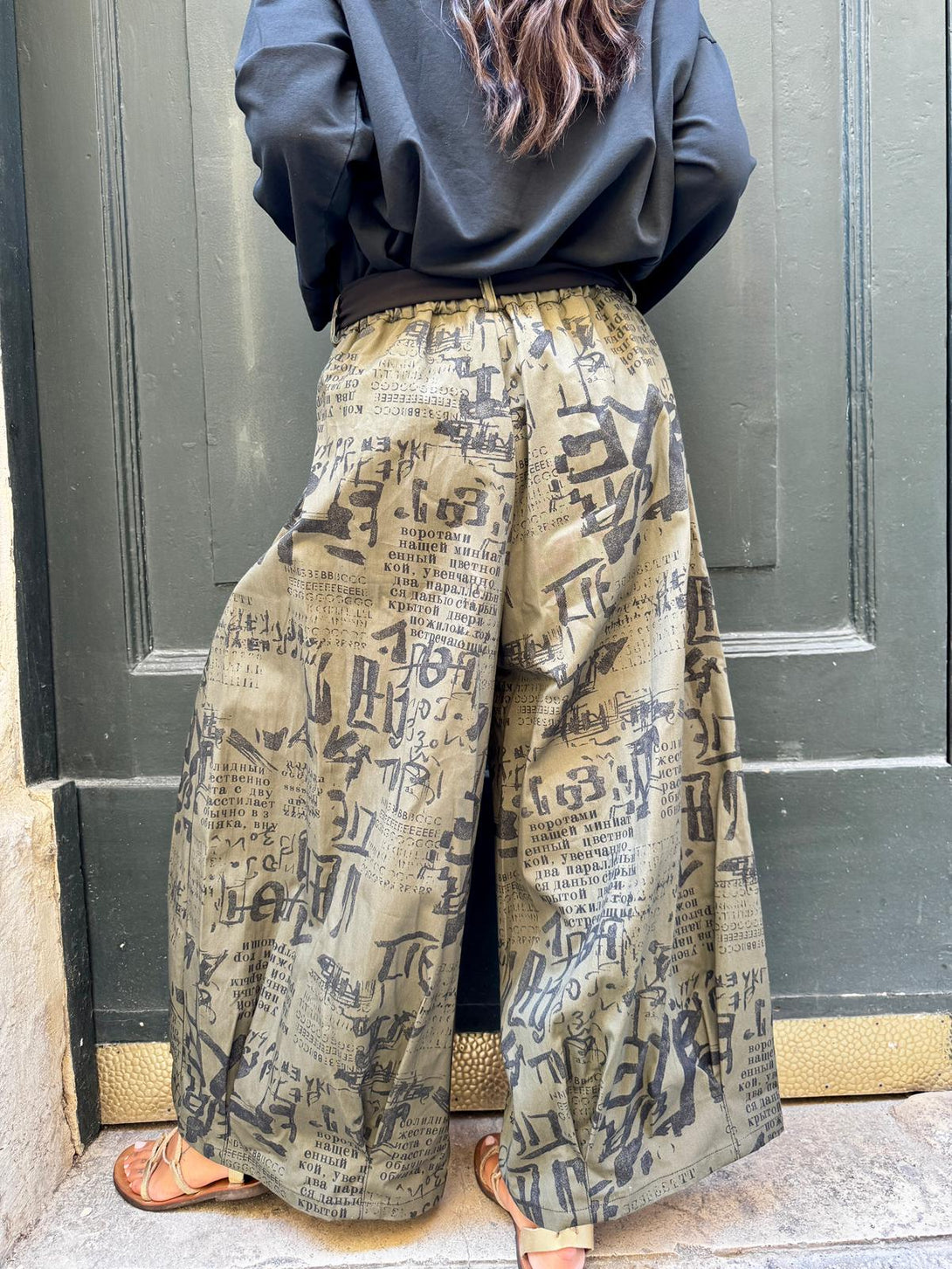 Pantaloni ampi con stampa e cintura Betty-Pantaloni-Bijondo-verde militare-taglia unica-Bijondo