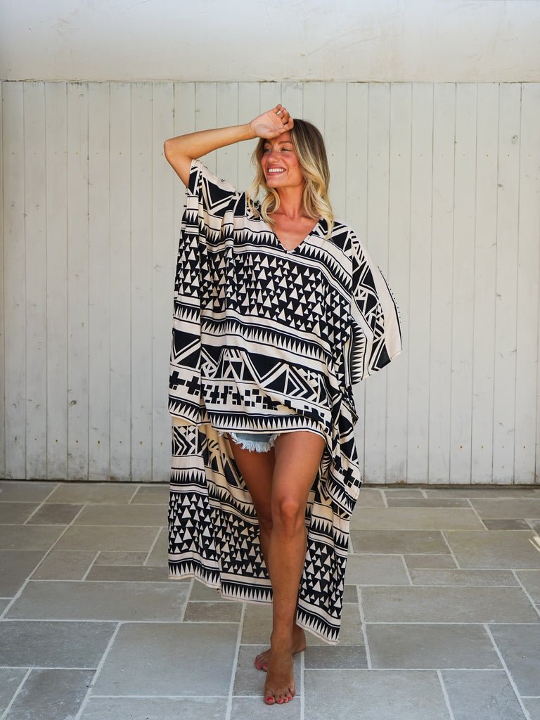 Poncho corto davanti lungo dietro rayon Lien - nero - Bijondo