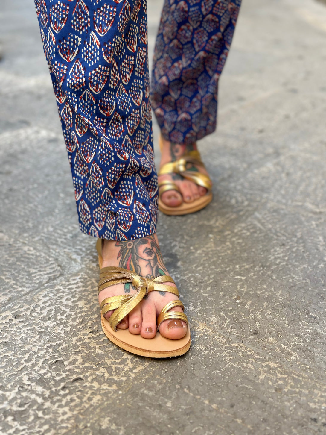 Sandalo in pelle laminato dorato Olaya-scarpe-Bijondo-Bijondo