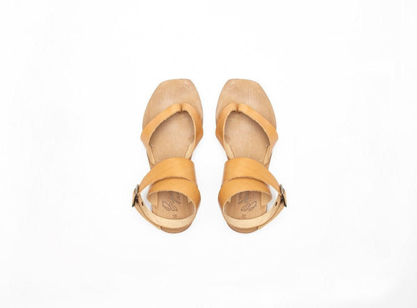 Sandalo infradito in pelle fasce larghe Lúcia - cuoio - Bijondo