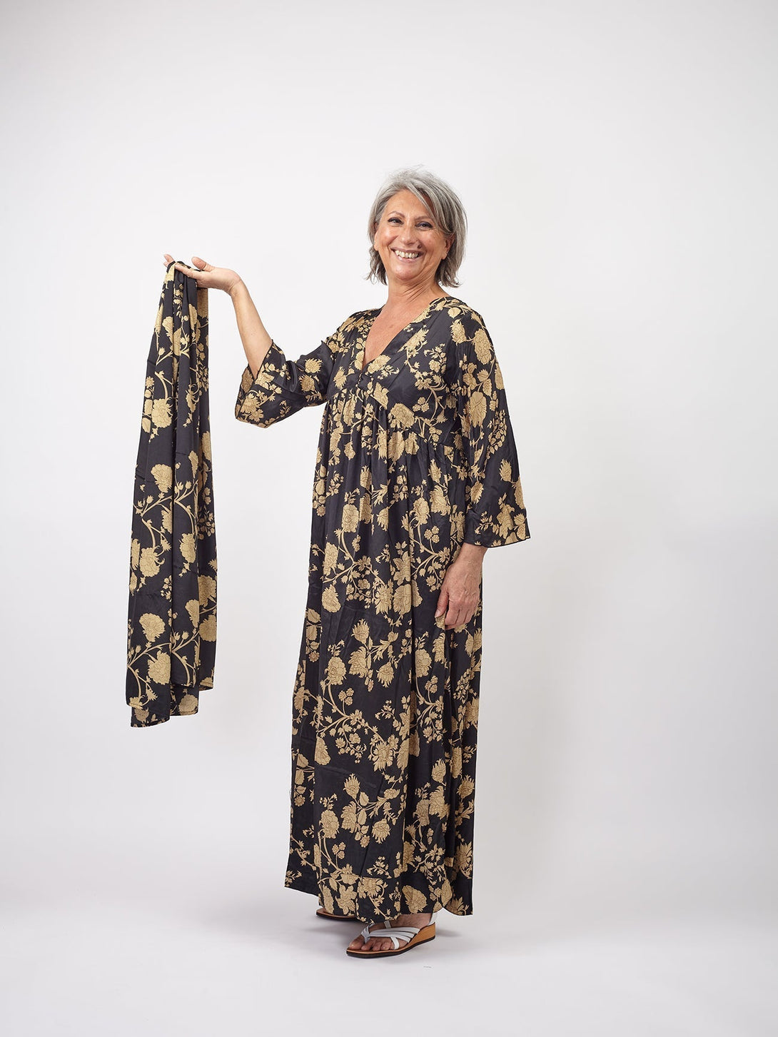 Sciarpa Pareo in seta Kauane - nero floreale - Bijondo