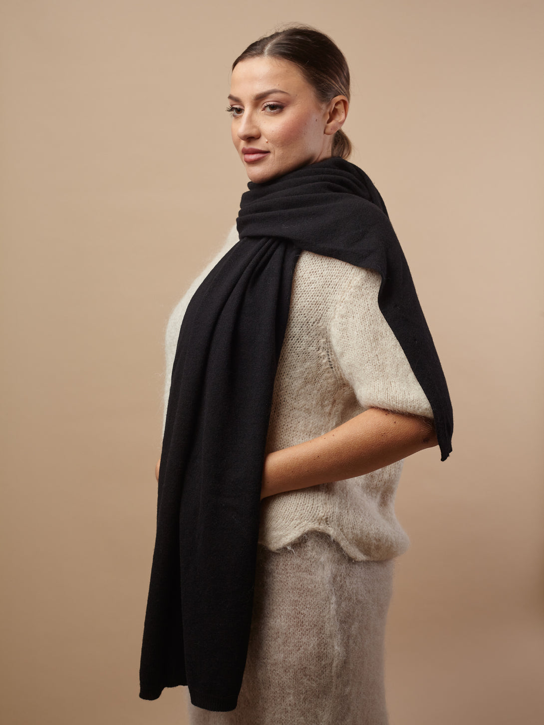 Sciarpa lana e cashmere Aila-sciarpa-Bijondo-Nero-Bijondo