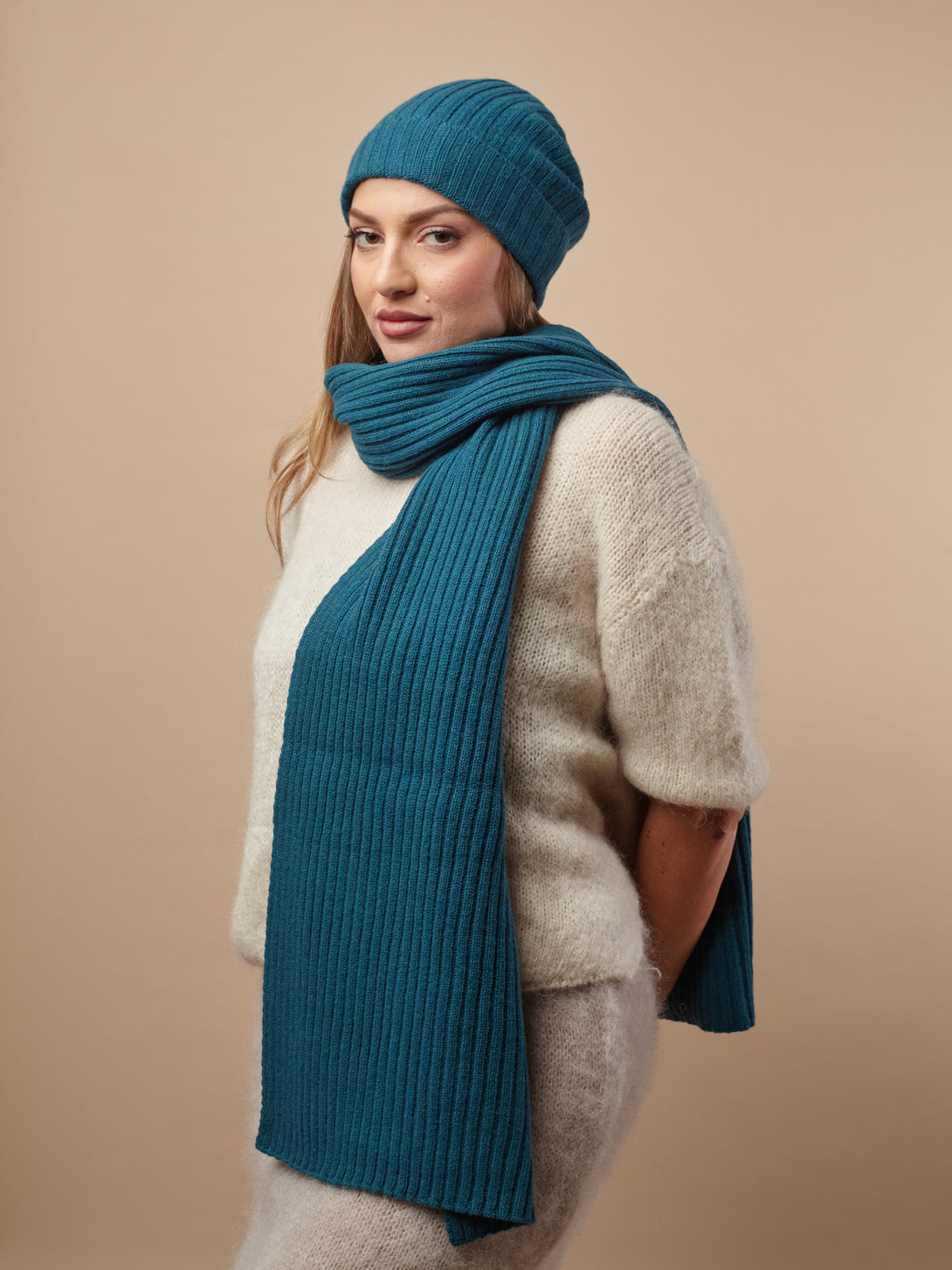 Set lana e cashmere cappello e sciarpa Ada-Set-Bijondo-Petrolio-Bijondo