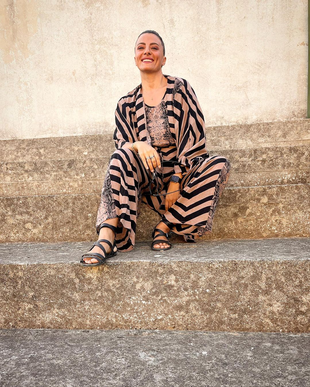 Top scollo a giro dettaglio manica Ilaria-Top-Bijondo-Bijondo