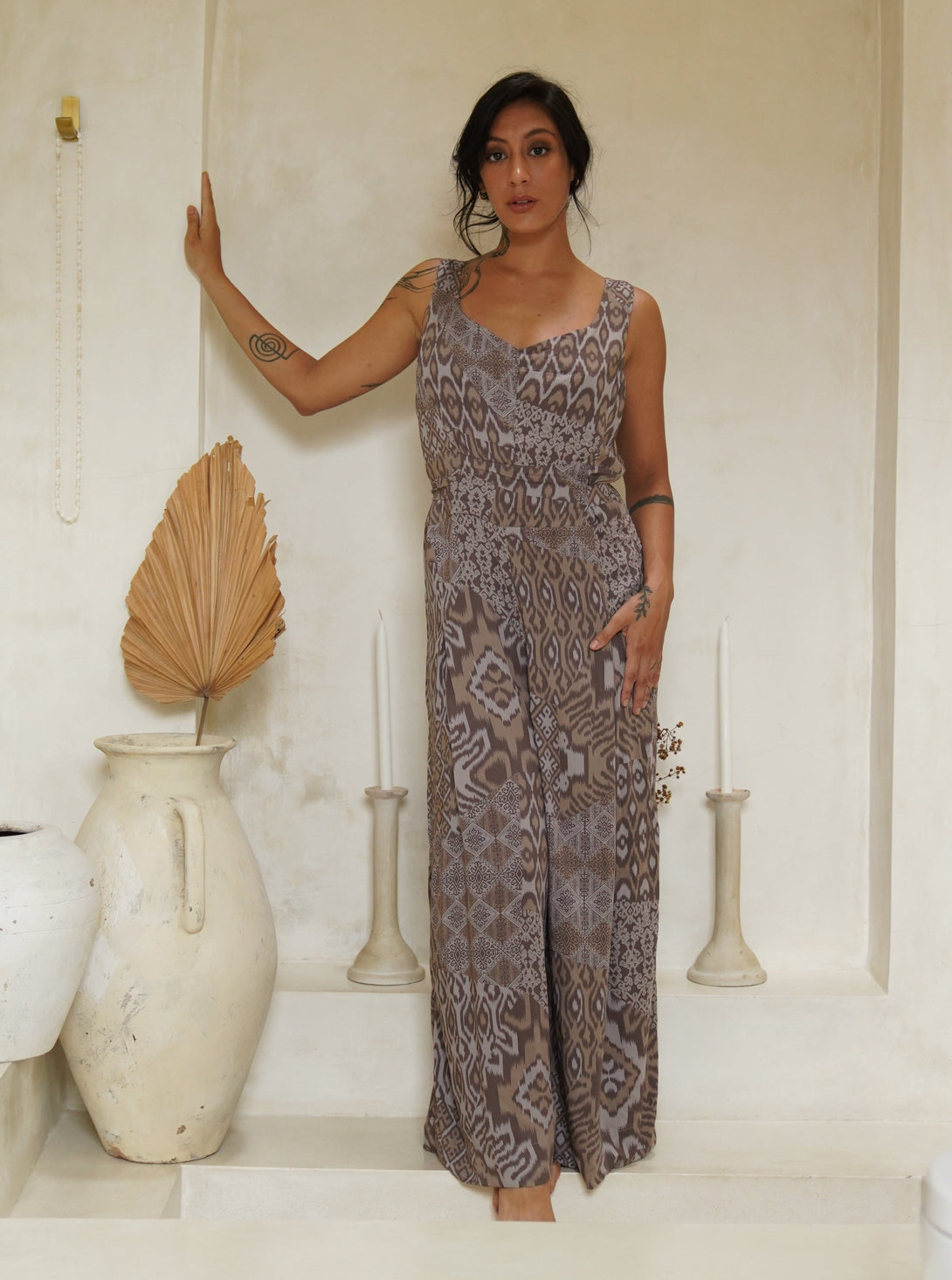 Tuta smanicata con pantaloni a palazzo Valeria-tortora-Bijondo