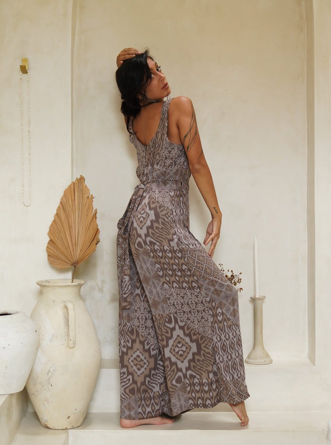 Tuta smanicata con pantaloni a palazzo Valeria-tortora-Bijondo