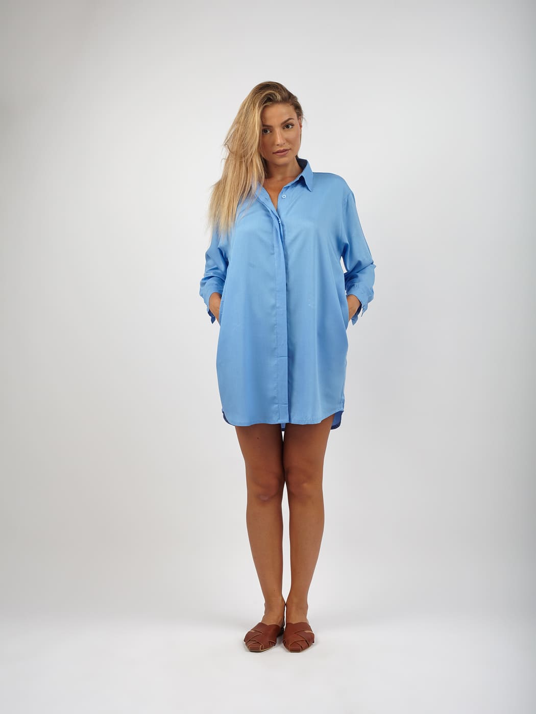 Vestito camicia corto con tasche Enza - celeste - Bijondo