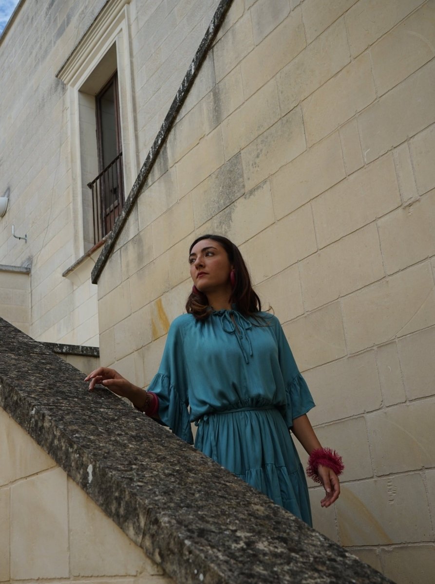 Vestito corto a balze e collo a fiocco Yonna - ceruleo - Bijondo