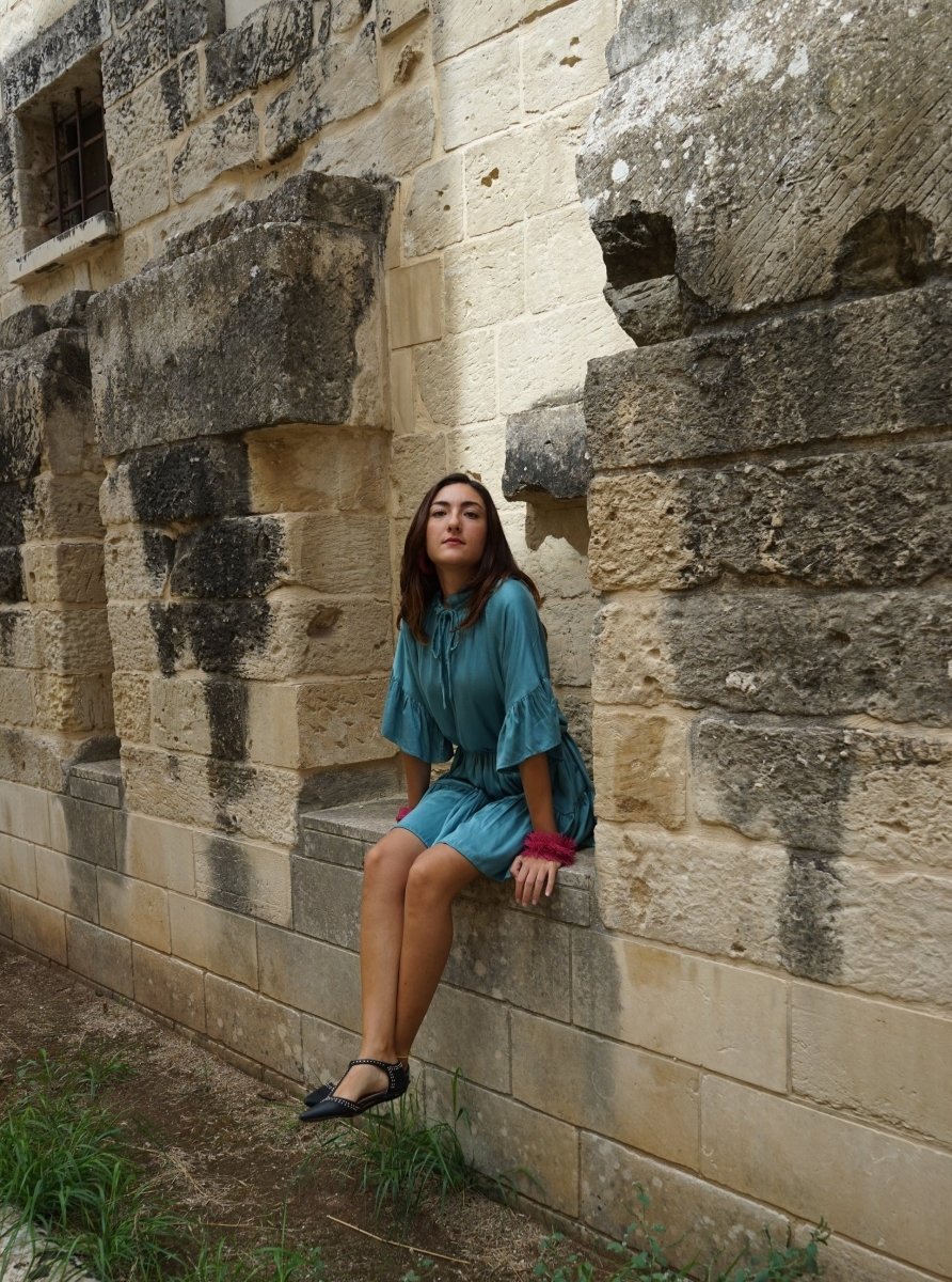 Vestito corto a balze e collo a fiocco Yonna - ceruleo - Bijondo