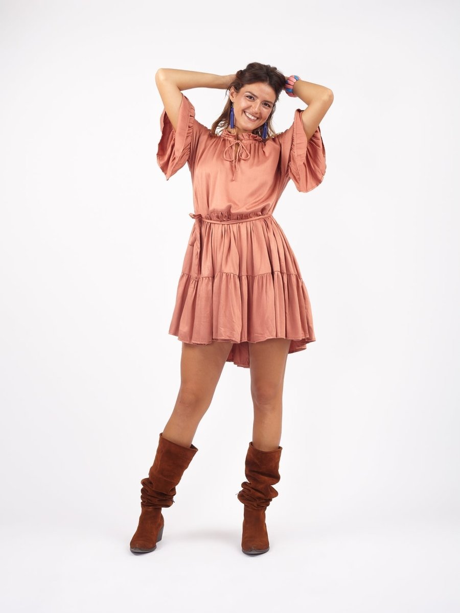 Vestito corto a balze e collo a fiocco Yonna - rosa - Bijondo