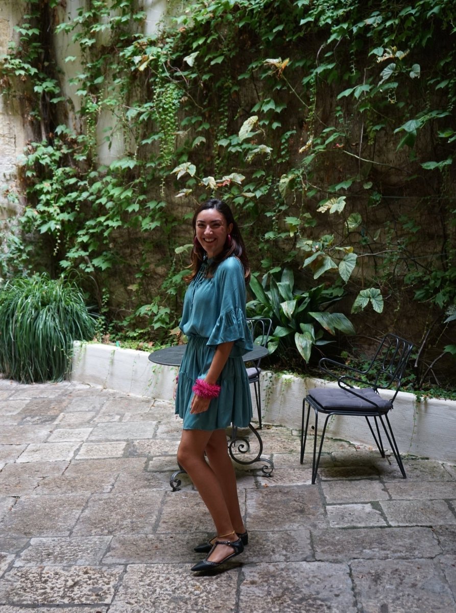 Vestito corto a balze e collo a fiocco Yonna - ceruleo - Bijondo