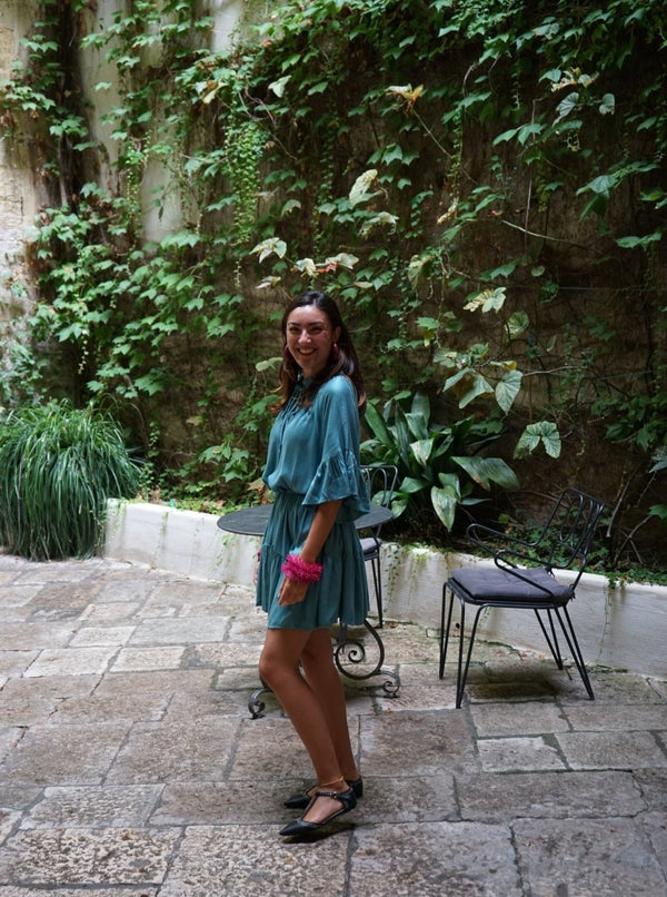 Vestito corto a balze e collo a fiocco Yonna - ceruleo - Bijondo