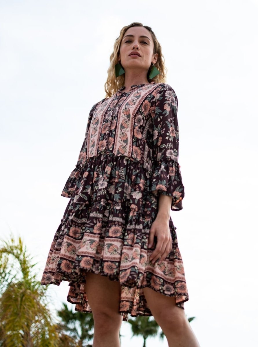 Vestito corto con volant su manica Malin - marrone - Bijondo